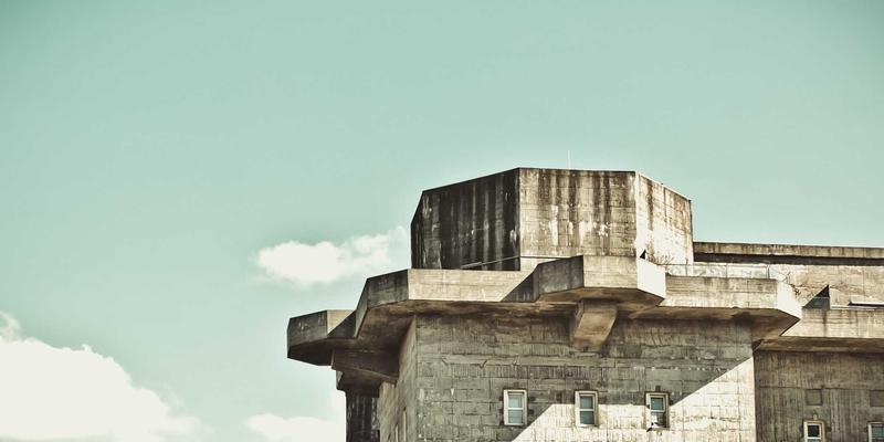 工业设备全周期法律护航：上海长联律师事务所如何为企业设备资产保驾护航